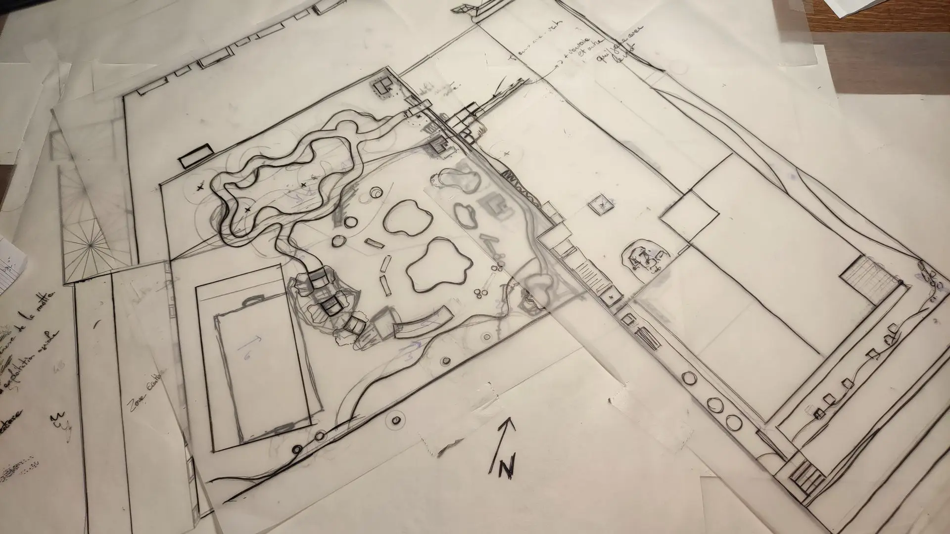 Croquis d'aménagement de la cour d'une école, vue générale du plan à la main